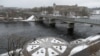 Естонија - Ппоглед на мостот над реката Нарва на граничниот премин со Русија, 16 февруари 2017 година
