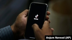 The Chinese-owned TikTok has been given a final warning in Pakistan.