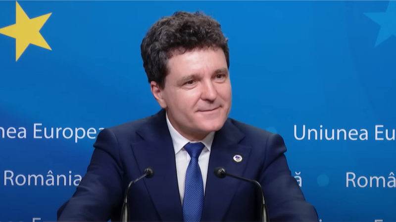 Nicușor Dan despre bursele școlare: „Este anormal să numești «de merit» ceea ce iau 30% dintre elevi”