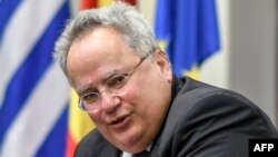 Шефот на грчката дипломатија Никос Коѕијас за време на посетата на Скопје во март, годинава 