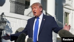 Президент США Дональд Трамп спілкується з представниками ЗМІ, залишаючи Білий дім і вирушаючи до штату Айова; Вашингтон, округ Колумбія, США, 22 жовтня 2026 року