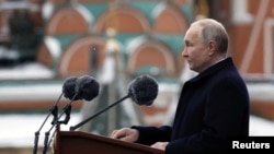 Президент Росії Володимир Путін виступає з промовою під час військового параду в Москві, Росія, 9 травня 2024 року