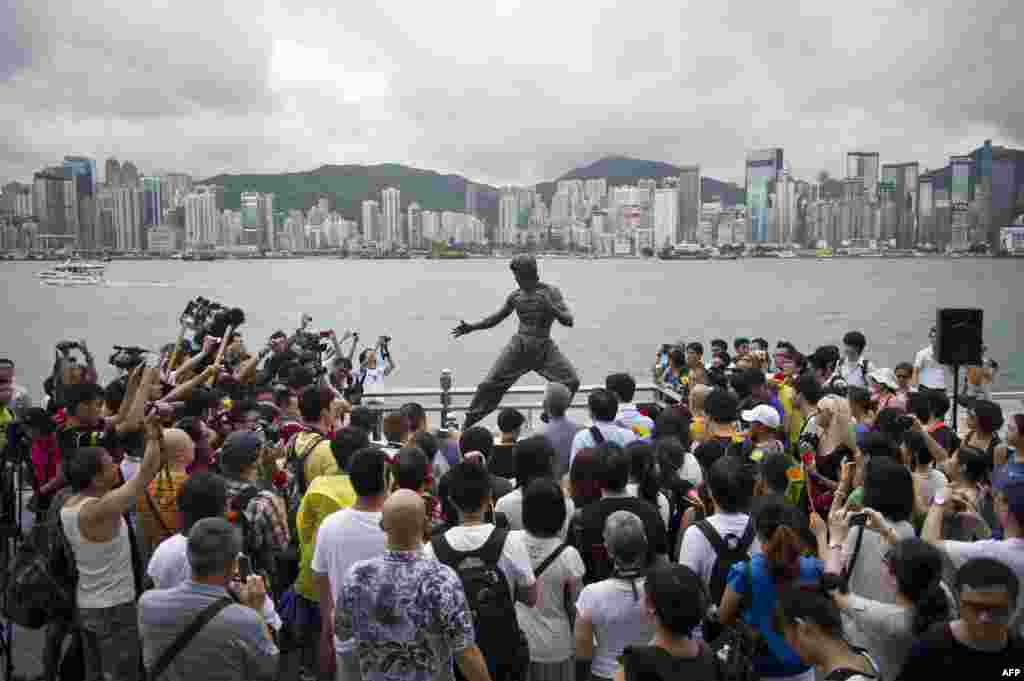 Fans gather around a statue on Avenue of the Stars in Hong Kong of martial arts and film star Bruce Lee to mark the 40th anniversary of his death. (AFP/Anthony Wallace)