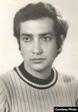 Rasim Balayev ali məktəbə yeni qəbul edilib.