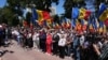 Participanți la mitingul organizat de PSRM, în fața Parlamentului, de Ziua Suveranității.