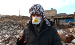 Максим Бахматов під час відвідування руїн заводу «Радикал». Київ, грудень 2019 року