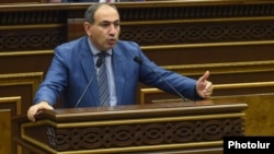 Armenia - Opposition leader Nikol Pashinian speaks during a parliament session in Yerevan, 14Sep2016.