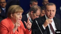 Angela Merkel și Recep Tayyip Erdogan la summitul umanitar ONU de la Istanbul, 23 mai 2016