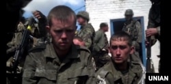 Российские военнослужащие, попавшие в плен под Иловайском в августе 2014 года