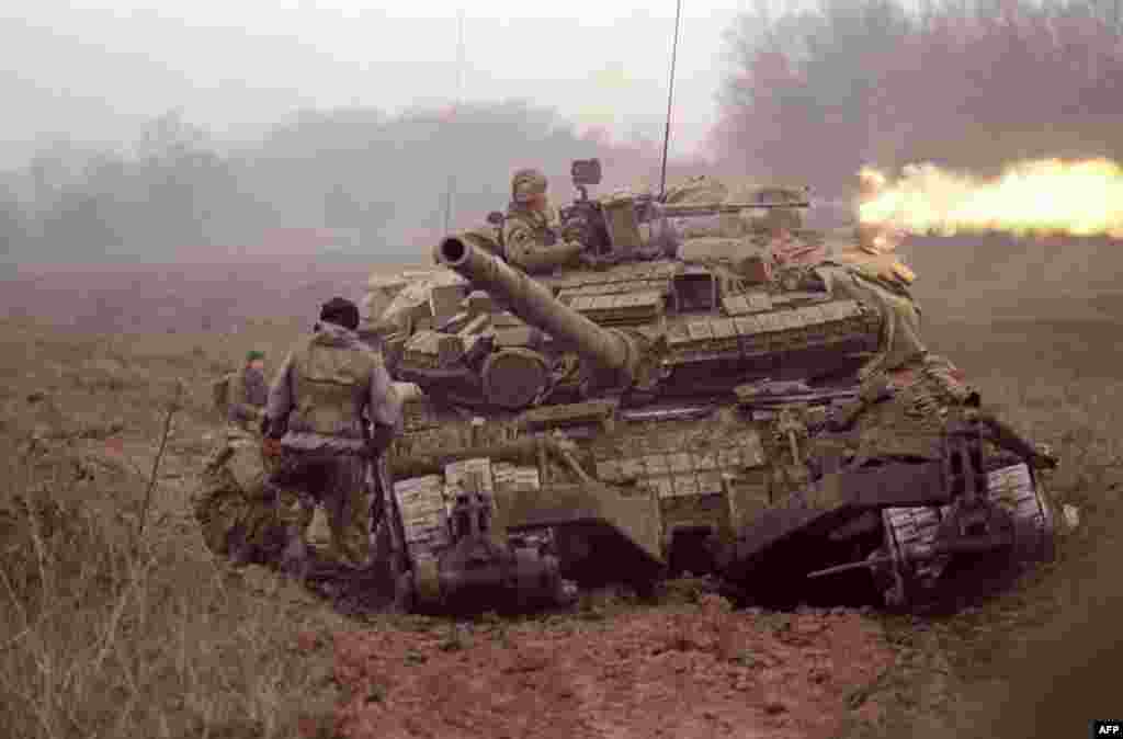 A tank firing its machine gun near a Chechen village.&nbsp;