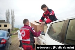 Представники російського Червоного хреста передали гуманітарну допомогу Криму та Севастополю під час паливної та енергетичної криз, липень 2026 року