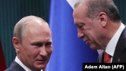 Putin (solda) və Erdoğan S-400 məsələsini Ankara görüşündə də müzakirə ediblər