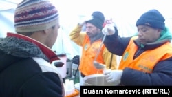 Volonteri u Preševu pomažu izbeglicama