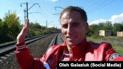 Донецький блогер, автор колонок для Радіо Свобода Олег Галазюк перебував у полоні угруповання «ДНР» з серпня 2017 року