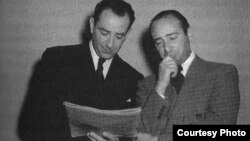 Bronislaw și fratele său, pianistul Jakob Gimpel în 1942 (cf. Dorothy Lamb Crawford, A Windfall of Musicians, Hitler's Émigrés and Exiles in Southern California)