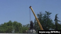 Установка памятника Екатерине II в Симферополе