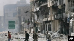 Rebel fighters run across a street in the besieged Libyan city of Misurata.