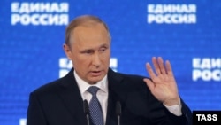 Президент Владимир Путин выступает выступает на съезде партии "Единая Россия"