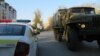 Un camion al Armatei Naționale aduce militari care să amenajeze centrul de triere pentru bolnavii de Covid-19 la Centrul expozițional Moldexpo