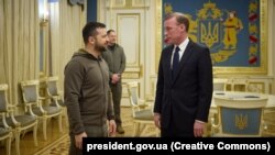 Президент України Володимир Зеленський і радник президента США з питань національної безпеки Джейк Салліван (праворуч). Київ, 4 листопада 2022 року