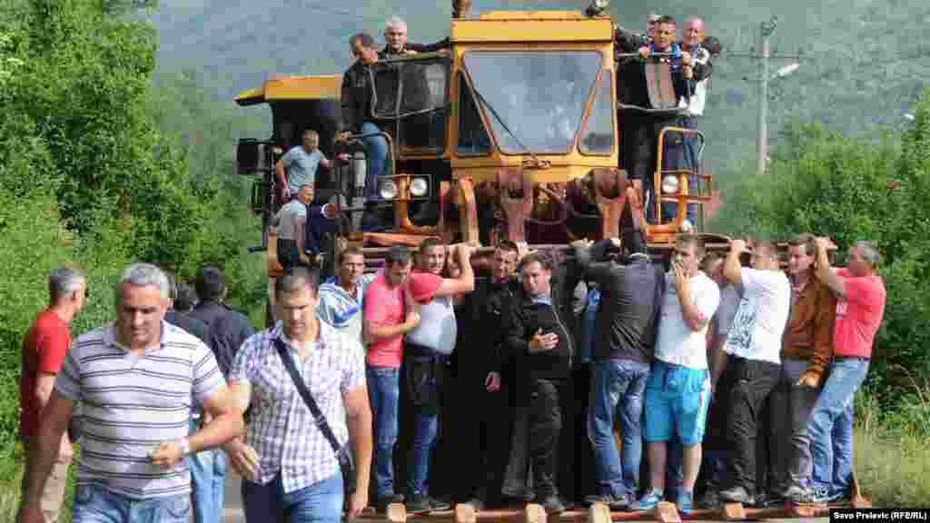 Montenegro - Bauxite mines workers protest, Niksic, 18Jun2015.