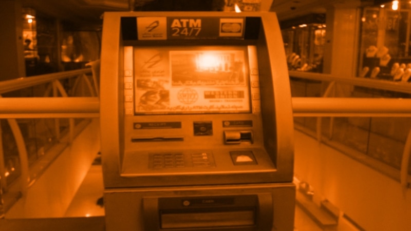 د طالبانو له اجازې وروسته لاهم د افغانستان د بانکونو «ATM» ماشینونه 'غير فعاله' دي 