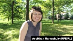 Осужденная на 15 суток гражданский активист из Алматы Арайлым Шакарова. Алматы, 7 июня 2016 года.