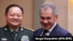 Сергей Шойгу, тогдашний министр обороны России, принимает Чжан Юся в Ново-Огарево под Москвой. Декабрь 2017 года