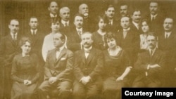 Delegația română de la Conferința de la Paris, condusă de Alexandru Vaida-Voievod (1920). Foto: Biblioteca Centrală Universitară, Iași