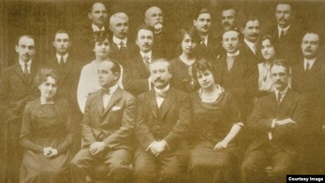 Delegația română de la Conferința de la Paris, condusă de Alexandru Vaida-Voievod (1920). Foto: Biblioteca Centrală Universitară, Iași