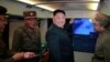 این تصویر از ۱۳ مرداد رهبر کره شمالی را ظاهرا در حال نظارت بر آزمایش موشکی قبلی آن کشور نشان می‌دهد