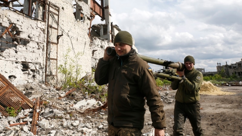 Убиени тројца војници во источна Украина  