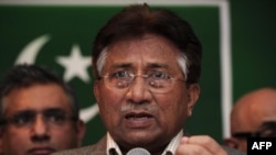 پرویز مشرف رئیس جمهور پیشین پاکستان حین صحبت در یک کنفرانس خبری در شرق لندن.
9Jan2012