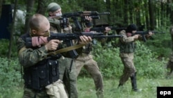 Бойовики батальйону «Восток» під час тренувань неподалік Донецька