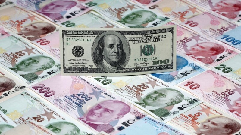 Turska lira opet oslabila posle pauze zbog Kurban-bajrama 