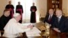 «Візыт у абмен на пацалункі»: Ватыкан выстаўляе ўмовы візыту Папы ў Беларусь
