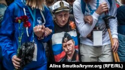 Парад в Севастополе: Путин на футболках, а Сталин на звезде (фоторепортаж) 
