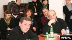 ლევან გახელაძე, საზოგადოებრივი მაუწყებლის სამეურვეო საბჭოს თავმჯდომარე (მარცხნივ) და პეტრე მამრაძე, პარტია "სამართლიანი საქართველოსთვის" ერთ-ერთი ლიდერი