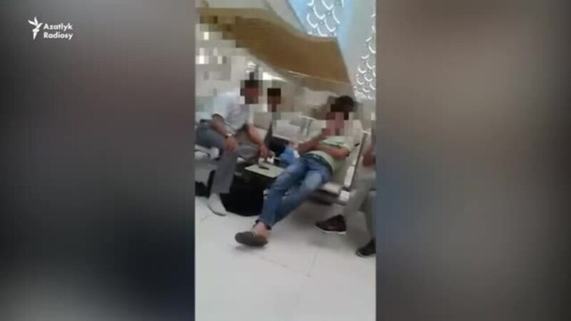 Aşgabadyň aeroportunda ýadygärlik surat-wideo düşürenler saklanýar