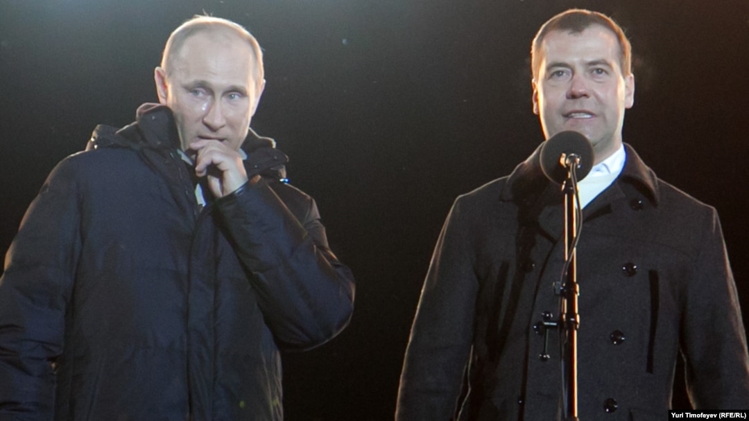 Владимир Путин и Дмитрий Медведев во время выступления на Манежной площади 4 марта 2012
