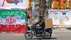 بنرهای تبلیغاتی در مرکز شهر تهران، ۹ اردیبهشت