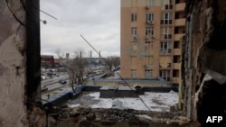 Urmările unui atac rusesc cu dronă la Kiev pe 28 decembrie, chiar în ziua discuțiilor dintre Zelenski și Trump, din Florida.