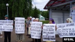 10 июньдә узган пикетта Дамир Шәйхетдинов һәм Фәүзия Бәйрәмова турында да шигарьләр булды