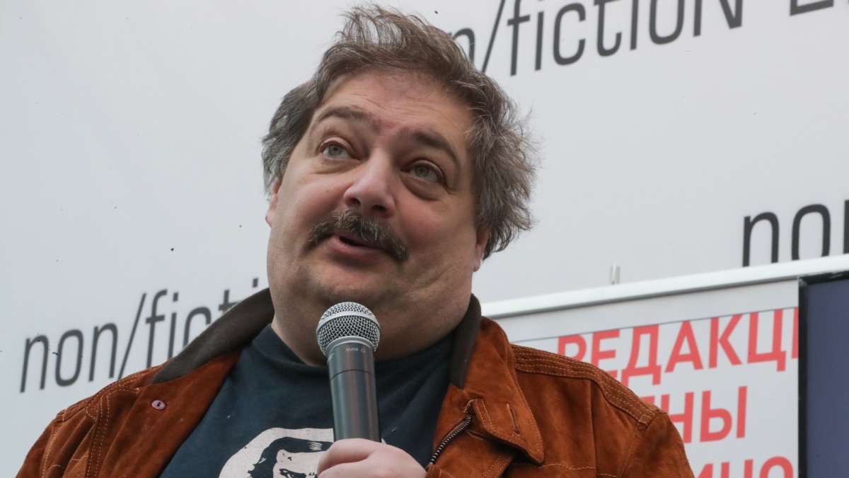 Дмитрия Быкова пропустили в Грузию после нескольких часов ожидания на ...