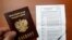 Ресей азаматының паспорты және наурыздың 18-не жоспарланған президент сайлауына арналған сайлау бюллетені. Мәскеу, 9 ақпан 2018 жыл.