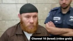 «Валянцін Уладзімір Мазалеўскі» ў судзе (кадр з ізраільскага тэлеканалу Channel 10)