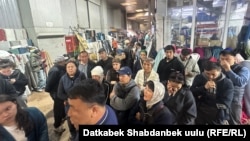 "Мадина" базарынын соодагерлери башка базарга көчүүгө каршы. 14-октябрь, 2026-жыл.