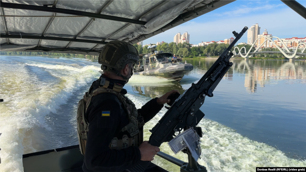 Патрульні катери на Дніпрі стали своєрідними мобільними вогневими групами, які збивають російські ударні БПЛА