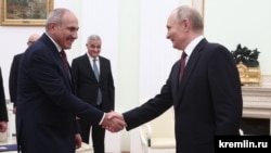 Russia - Russian President Vladimir Putin meets Armenian Prime Minister Nikol Pashinian in the Kremlin, Moscow, September 25, 2025.