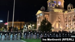 Policijski kordoni i dalje su ispred Skupštine Srbije